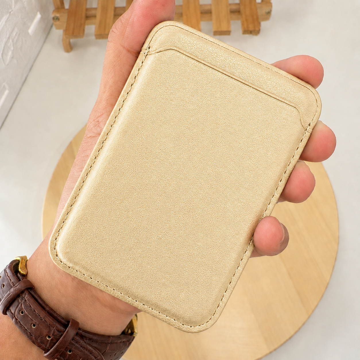 Magnetic card holder - Gold