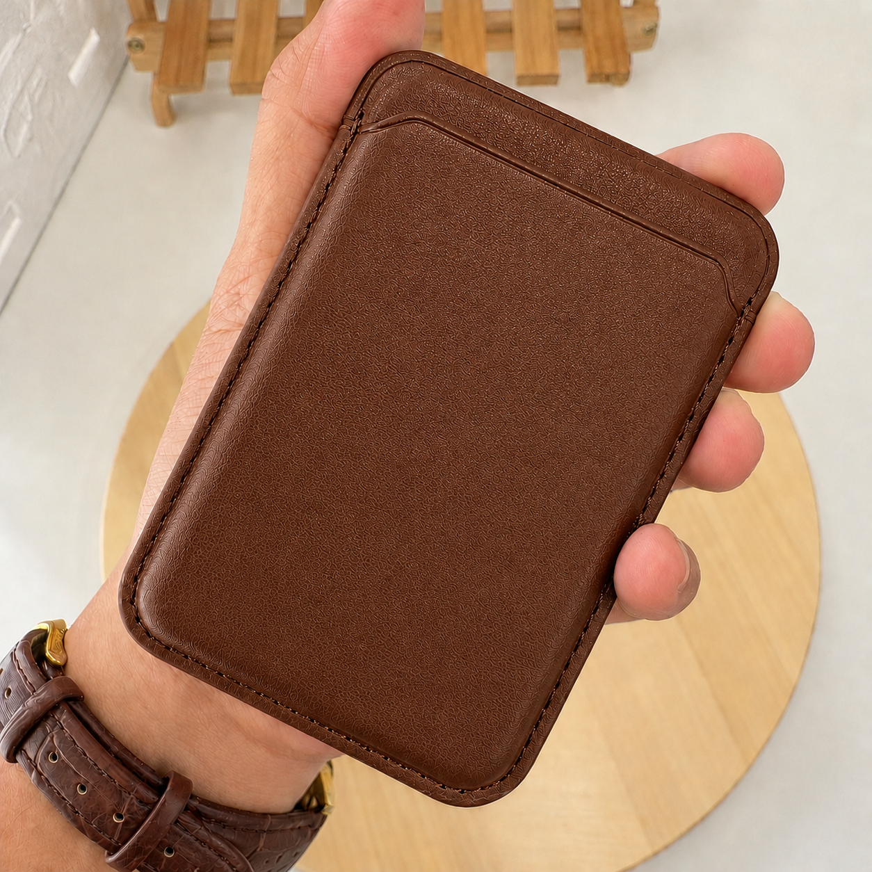 Magnetic card holder - Brown